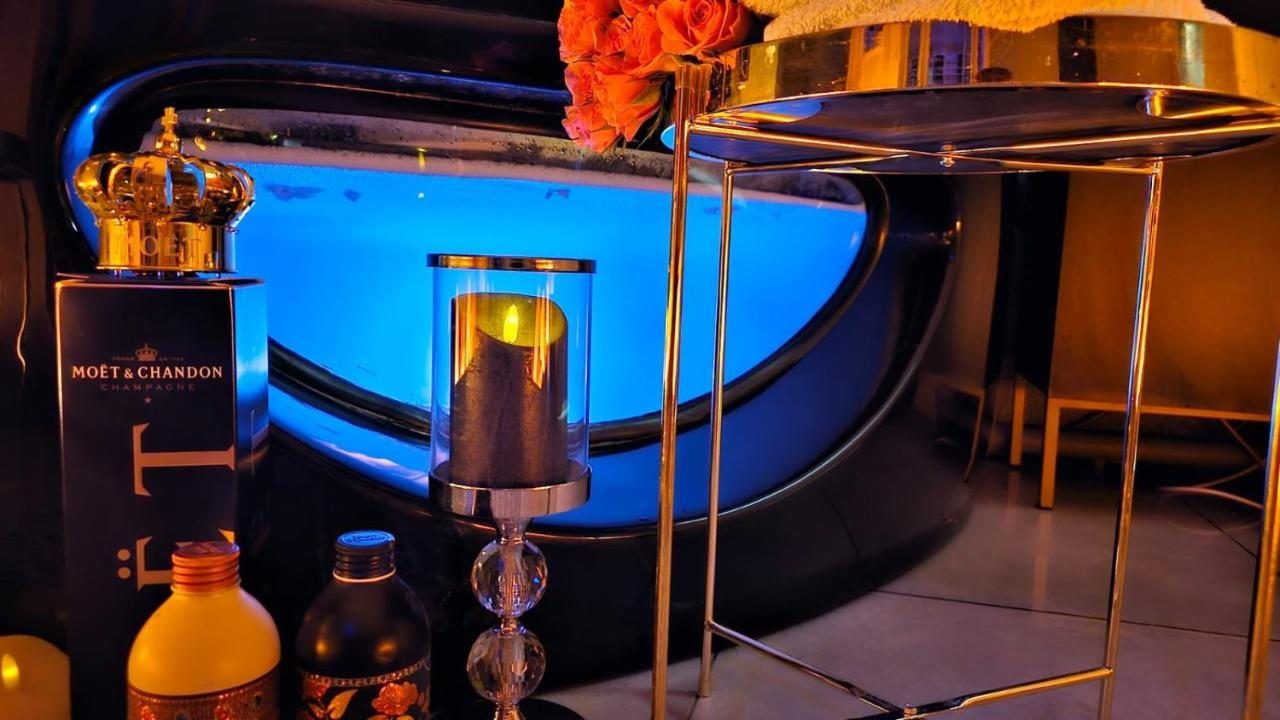 Secret Apartments: jacuzzi i szampan